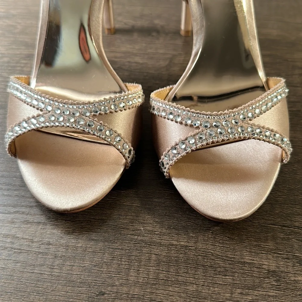 Elegant  BADGLEY MISCHKA Roxy Sandals. - Picture 9 of 13